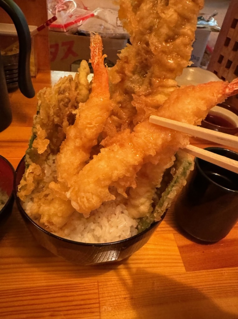 天ぷら定食どこのメガ天丼