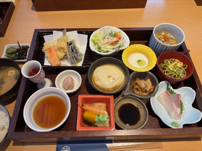 佐賀市にある居酒屋「さがん大地」予約必須の健康的な限定30食ランチ