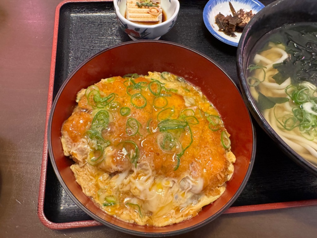 番豚（バンブー）のカツ丼定食