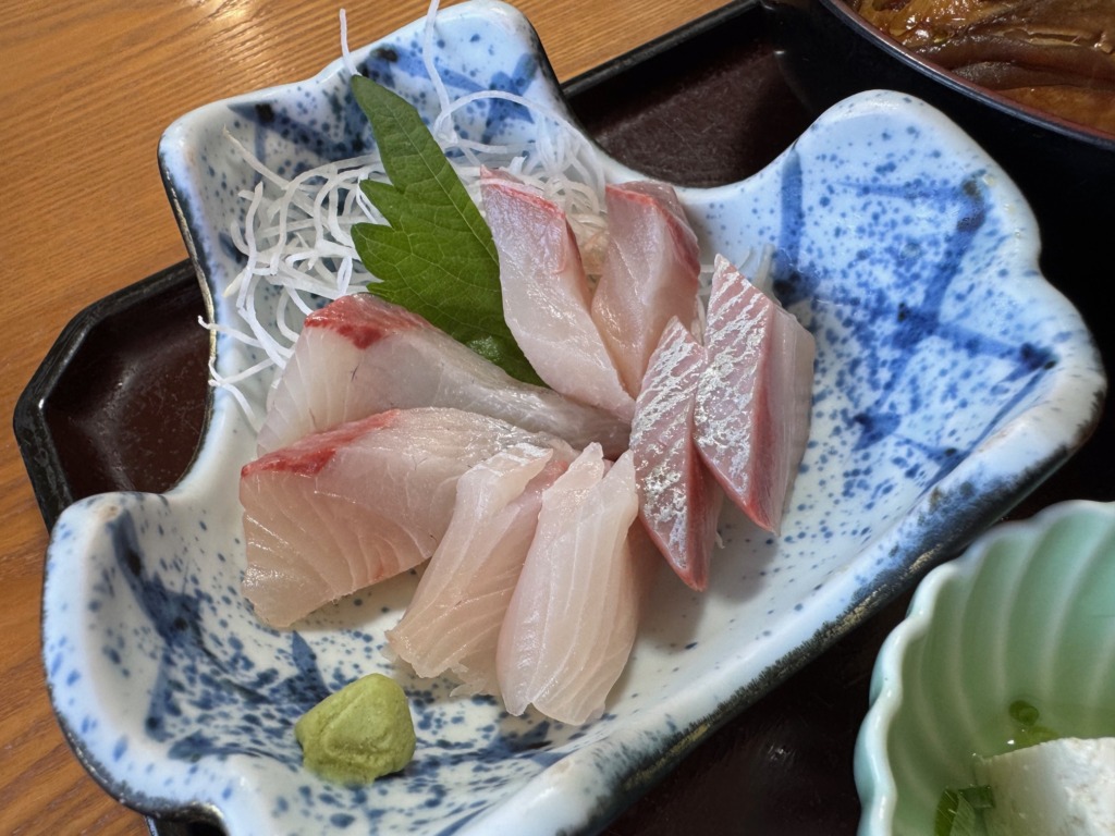 みなと食堂のカンパチのお刺身