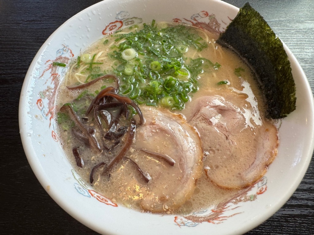 富龍らーめんの豚骨ラーメン