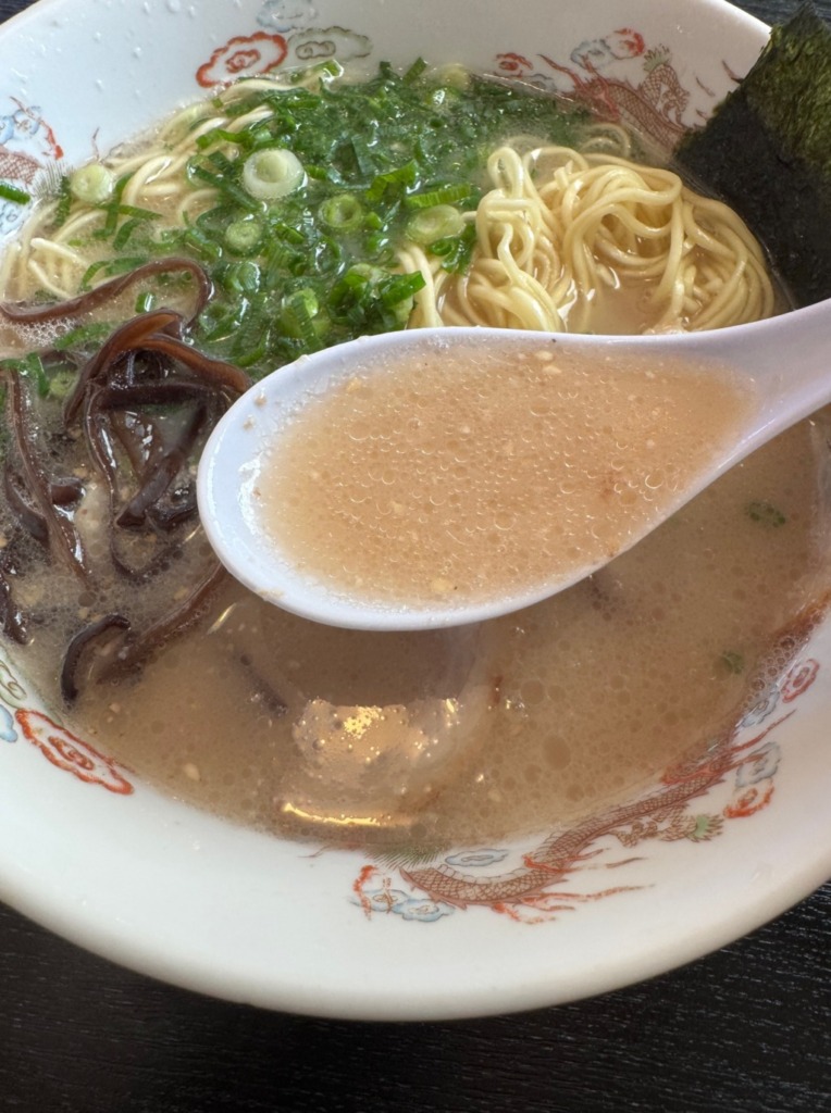 富龍らーめんの豚骨ラーメン