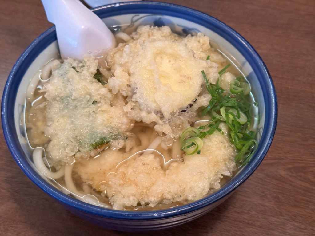 大助うどんの野菜天うどん