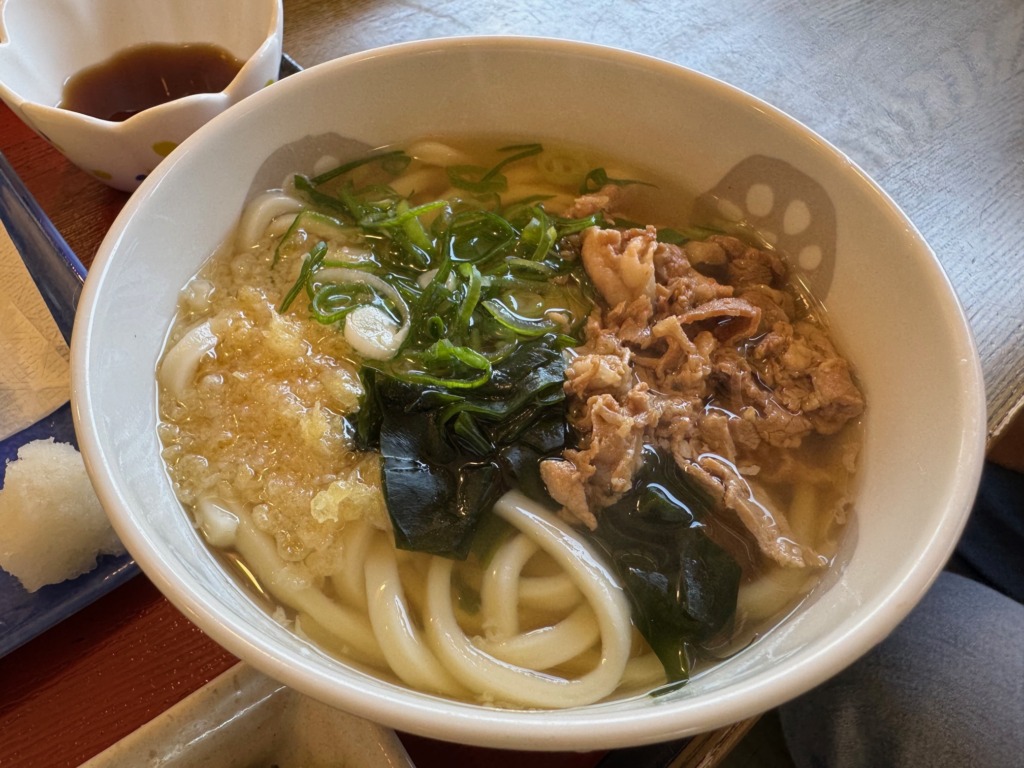 佐賀にあるどん亭の肉わかめうどん