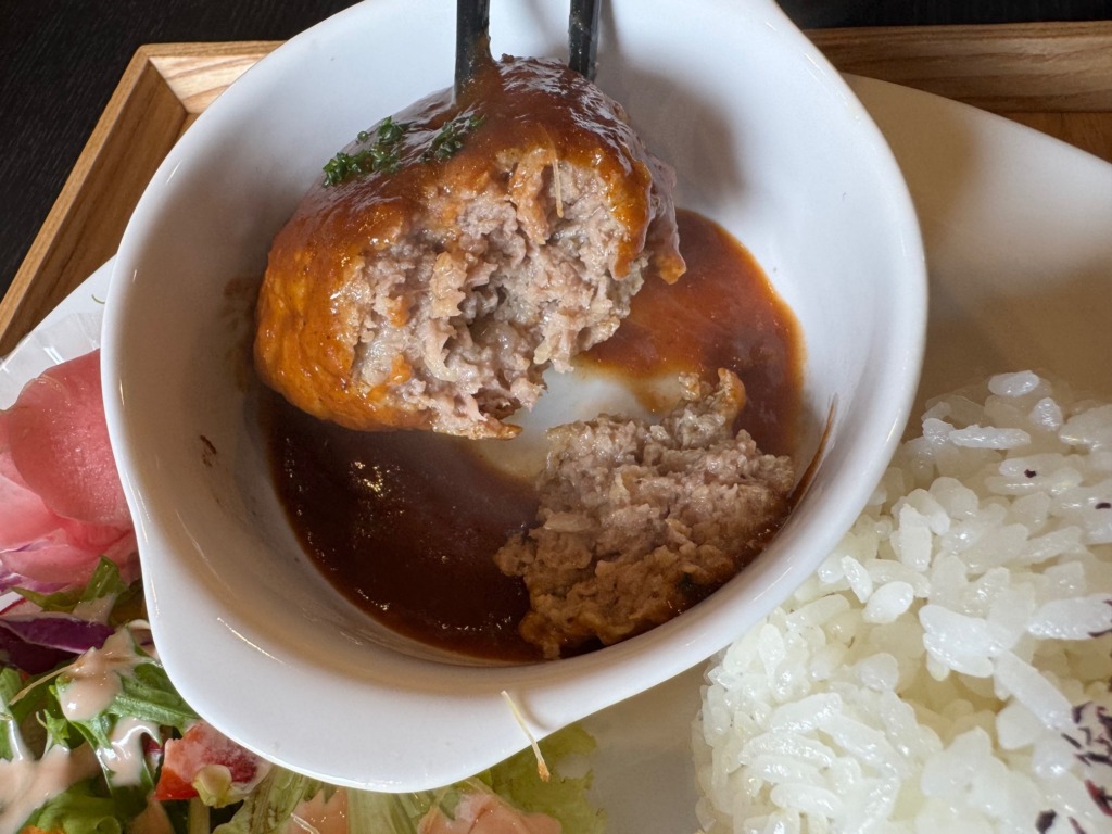 唐津市にある焼肉御膳蓮の和牛ハンバーグ