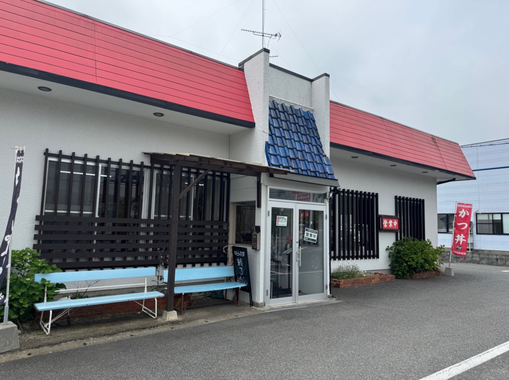 佐賀県武雄市にあるお食事処かみやの外観