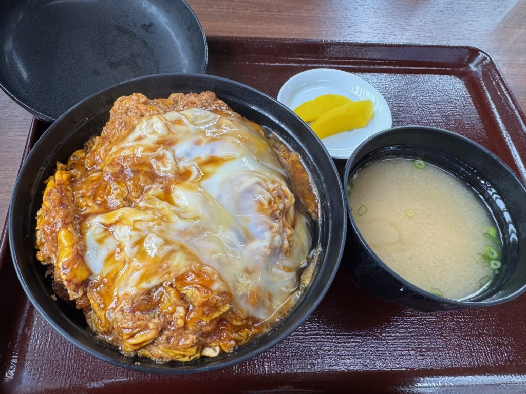 佐賀県武雄市にあるお食事処かみやのカツ丼