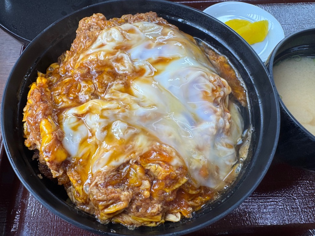 佐賀県武雄市にあるお食事処かみやのカツ丼