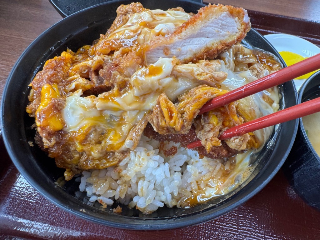 佐賀県武雄市にあるお食事処かみやのカツ丼