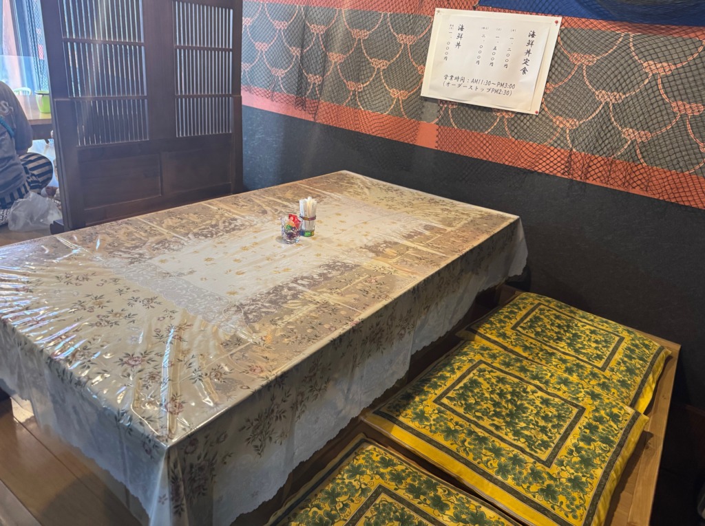 魚処亀山の店内