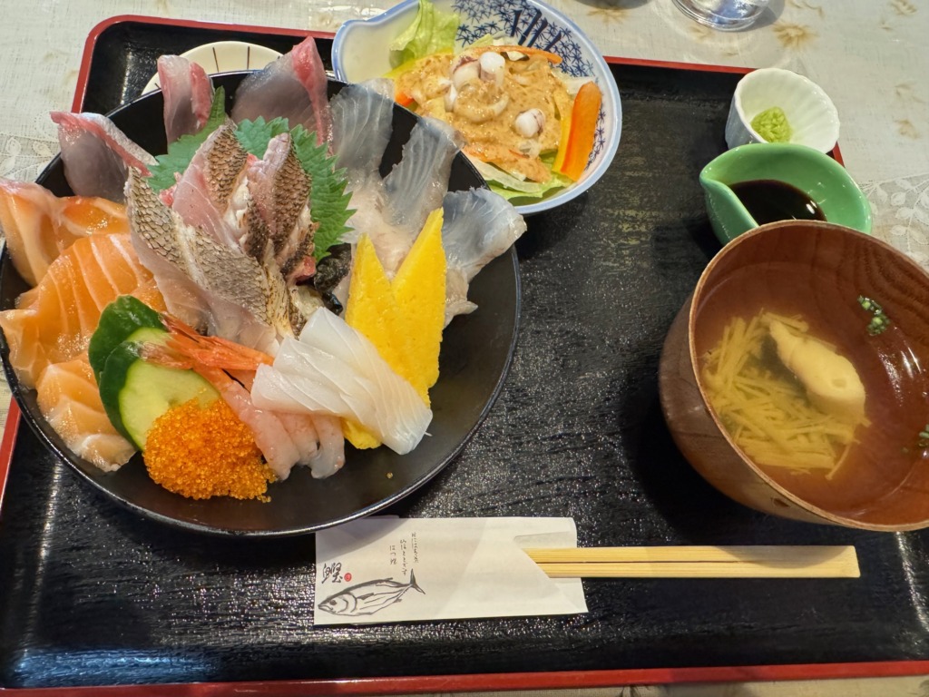 魚処亀山の上海鮮丼
