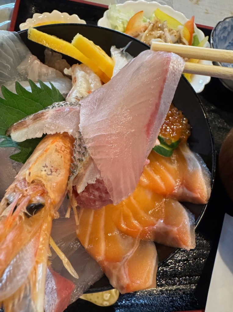 魚処亀山の特上海鮮丼