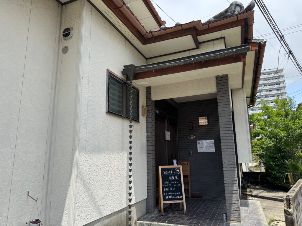 路地裏の佐藤家 入口 佐賀 カフェ 路地裏カフェ
