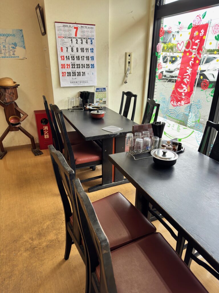 福岡の一番うどんの店内