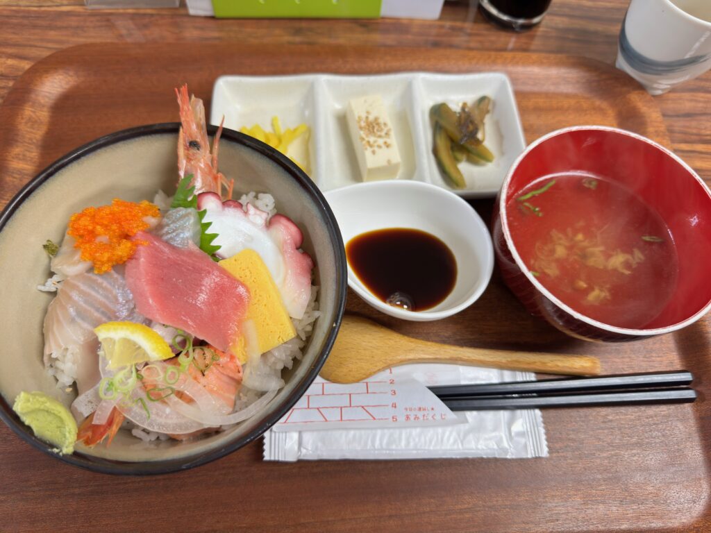 佐賀市 花咲耶のコスパ最高海鮮丼定食