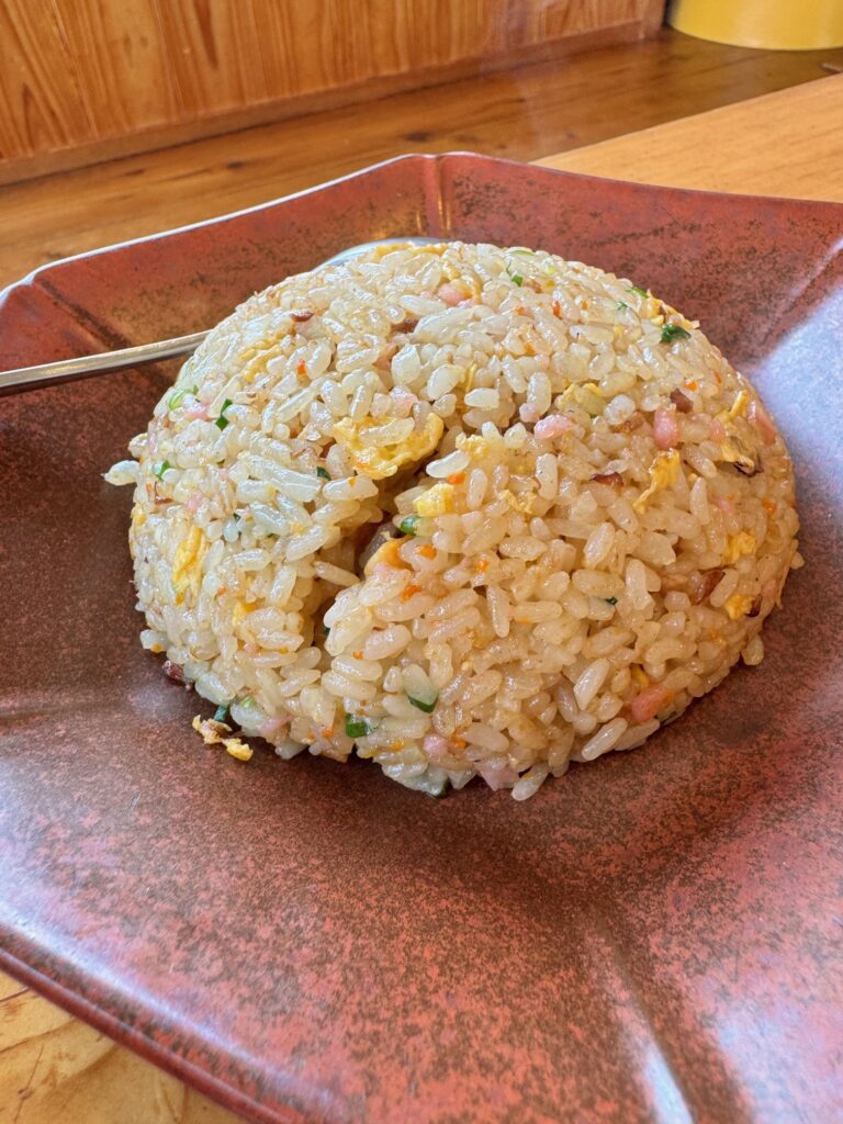 龍の家 上津本店のセットメニューのチャーハン。パラパラで香ばしい味わい