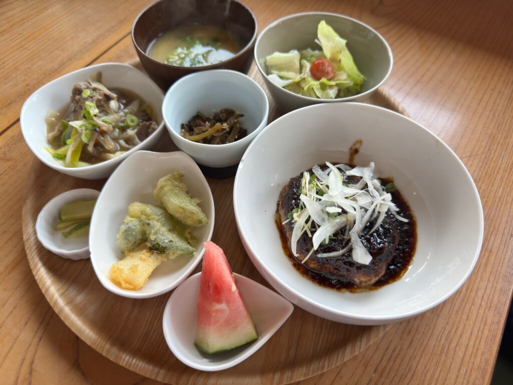 佐賀県嬉野市のカフェレストランリーフのBランチ(ハンバーグ)