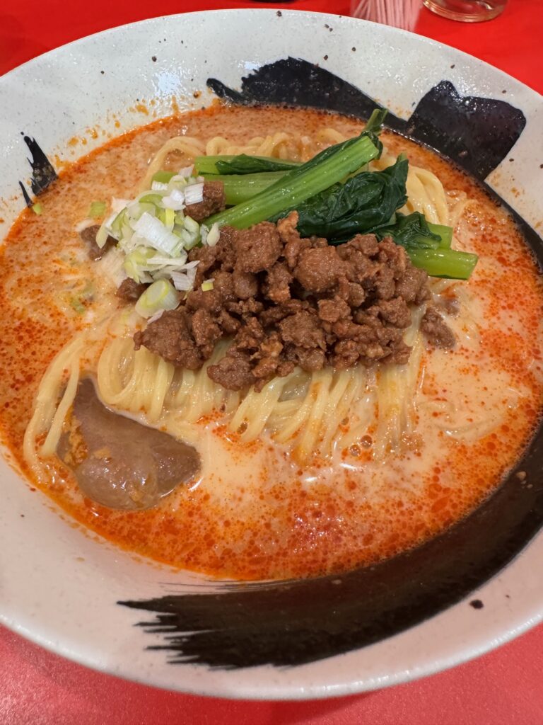 中華そばぜんぜんの冷やし豆乳担々麺。豆乳のまろやかさと冷たいスープが夏にぴったり