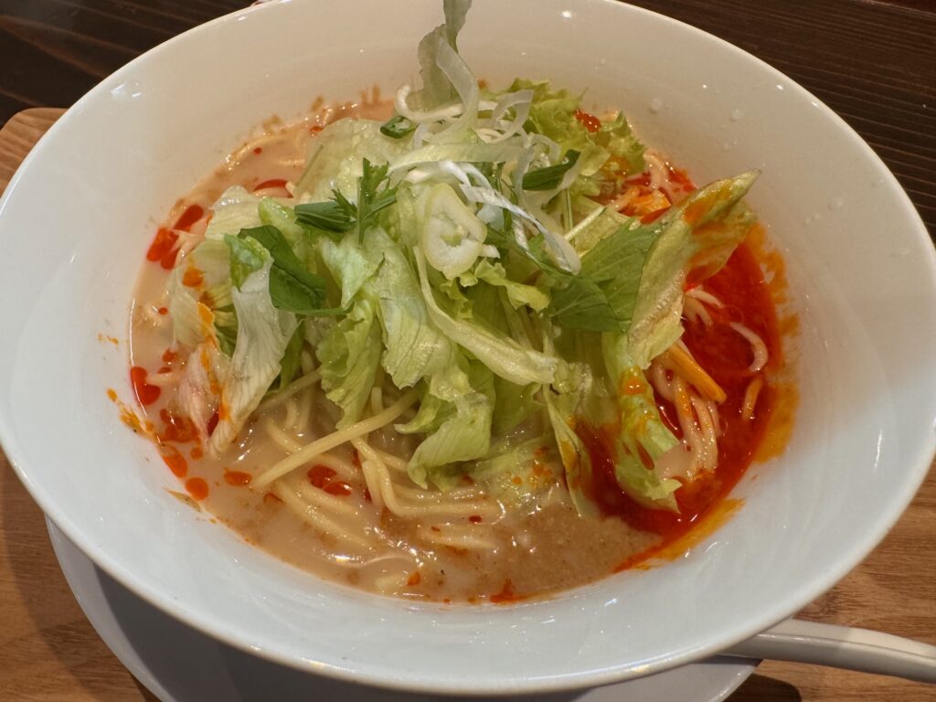 佐賀県小城市の中華料理ソンヨンで提供される冷やし担々麺。濃厚なゴマの風味とピリ辛の味わいが魅力