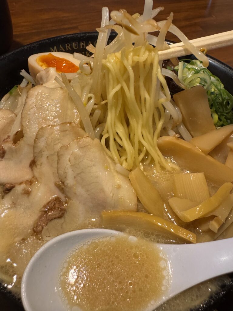 マルハチらーめんの全部のせラーメンの硬麺