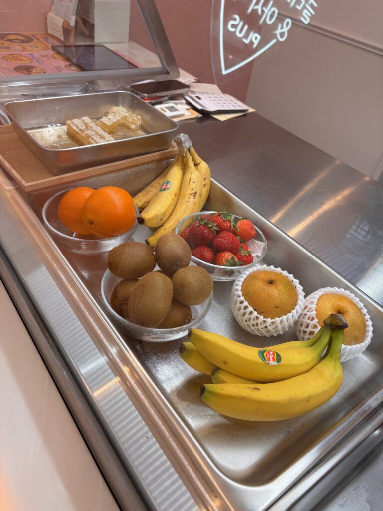 PLUS ヨーグルト×アサイー 佐賀店の新鮮フルーツ
