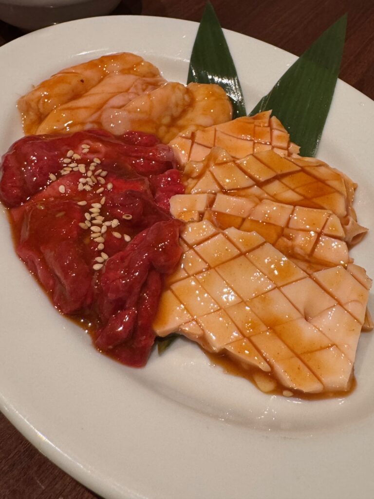 佐賀にある焼肉季咲楽のホルモン三種盛り