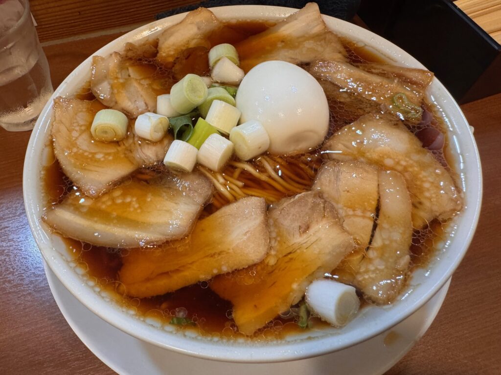 濃厚中華そば 佐とうの特盛チャーシュー中華そば