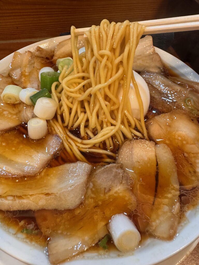 濃厚中華そば 佐とうの琥珀スープ