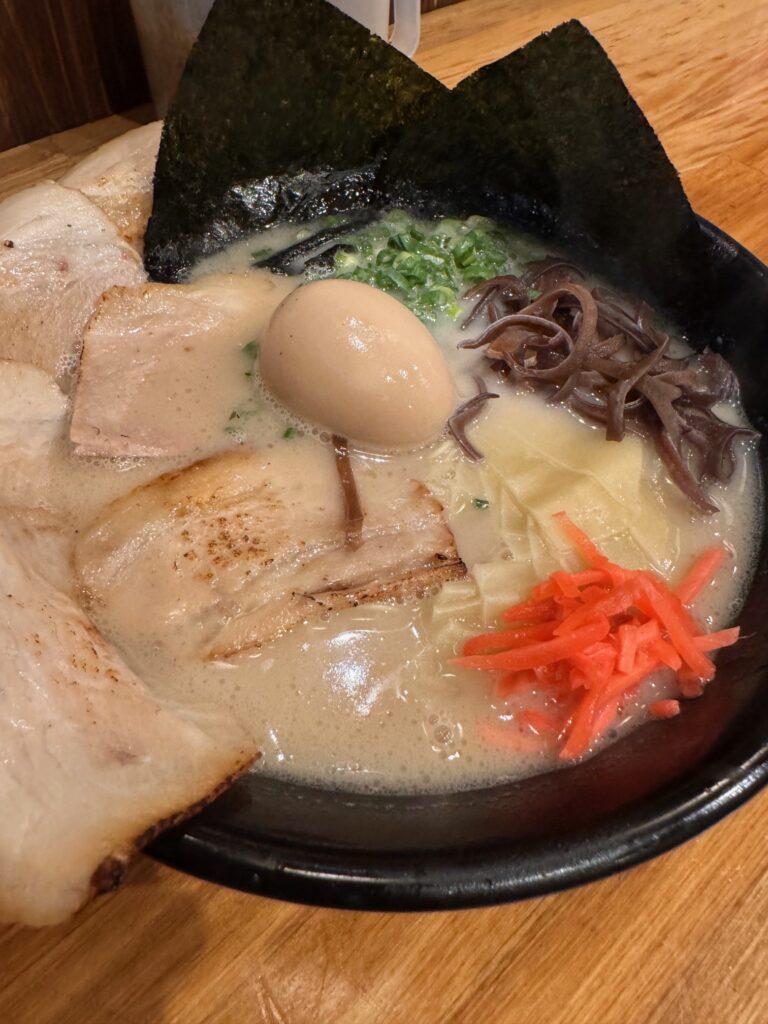 石田一龍福岡博多店の濃厚全部のせとんこつラーメン