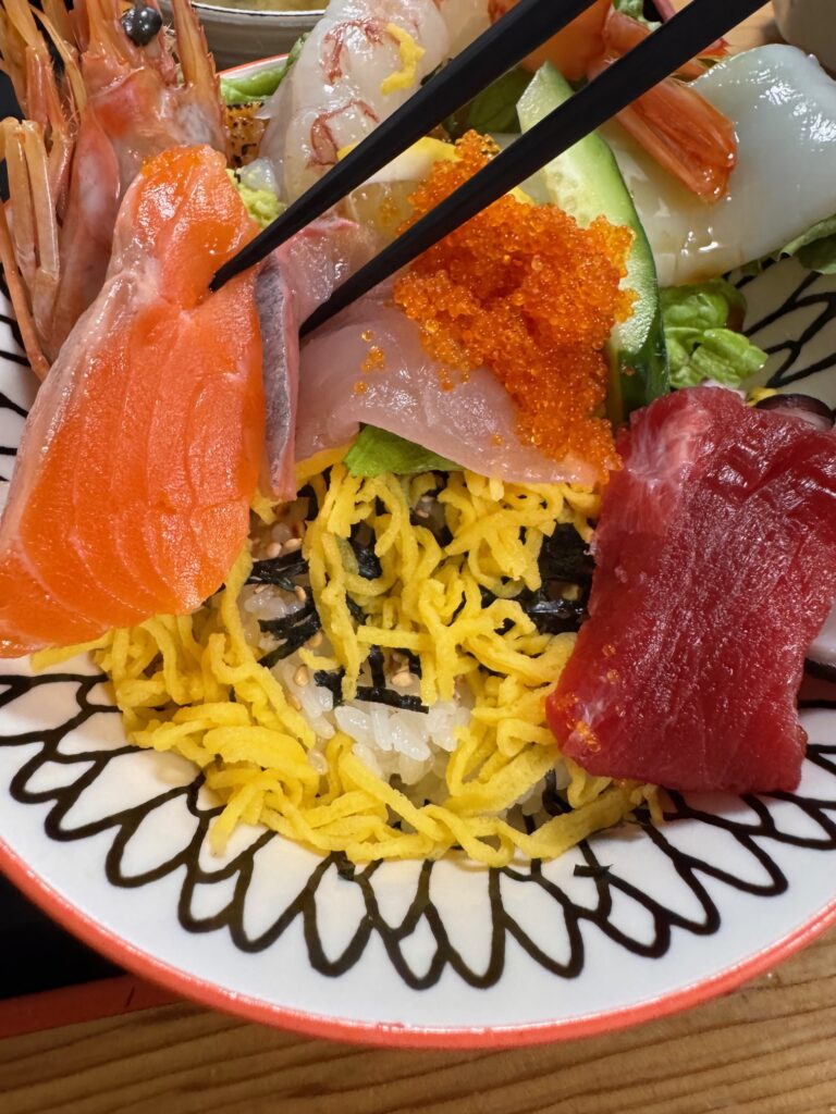 こころ食楽亭の海鮮丼のご飯。