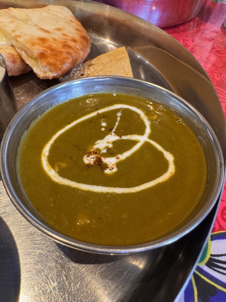 ogiミランのグリーンカレー クリームの模様がきれい