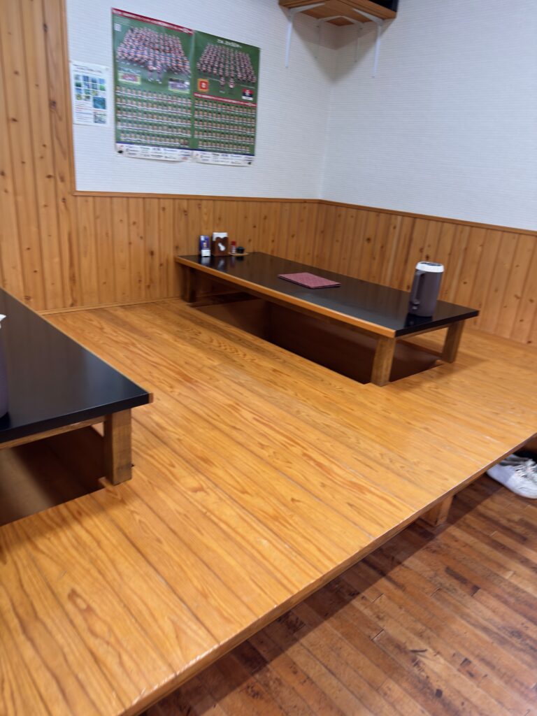佐賀市鳩屋製麺の店内お座敷席