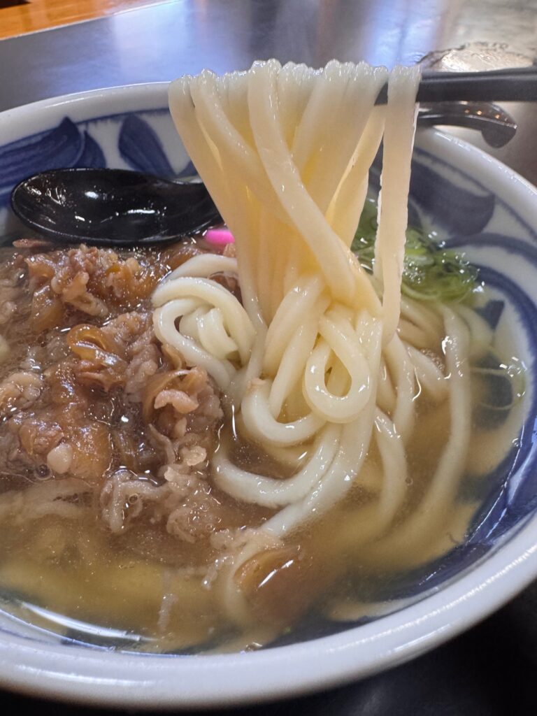 鳩屋製麺の牛肉うどんの麺