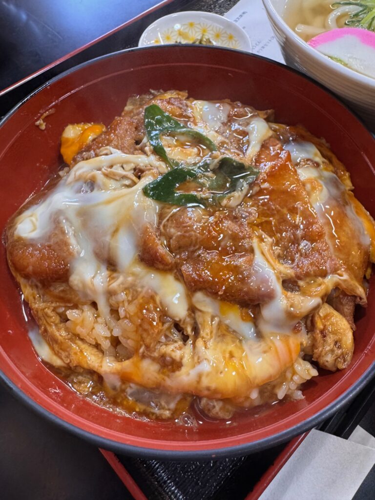 鳩屋製麺のカツ丼