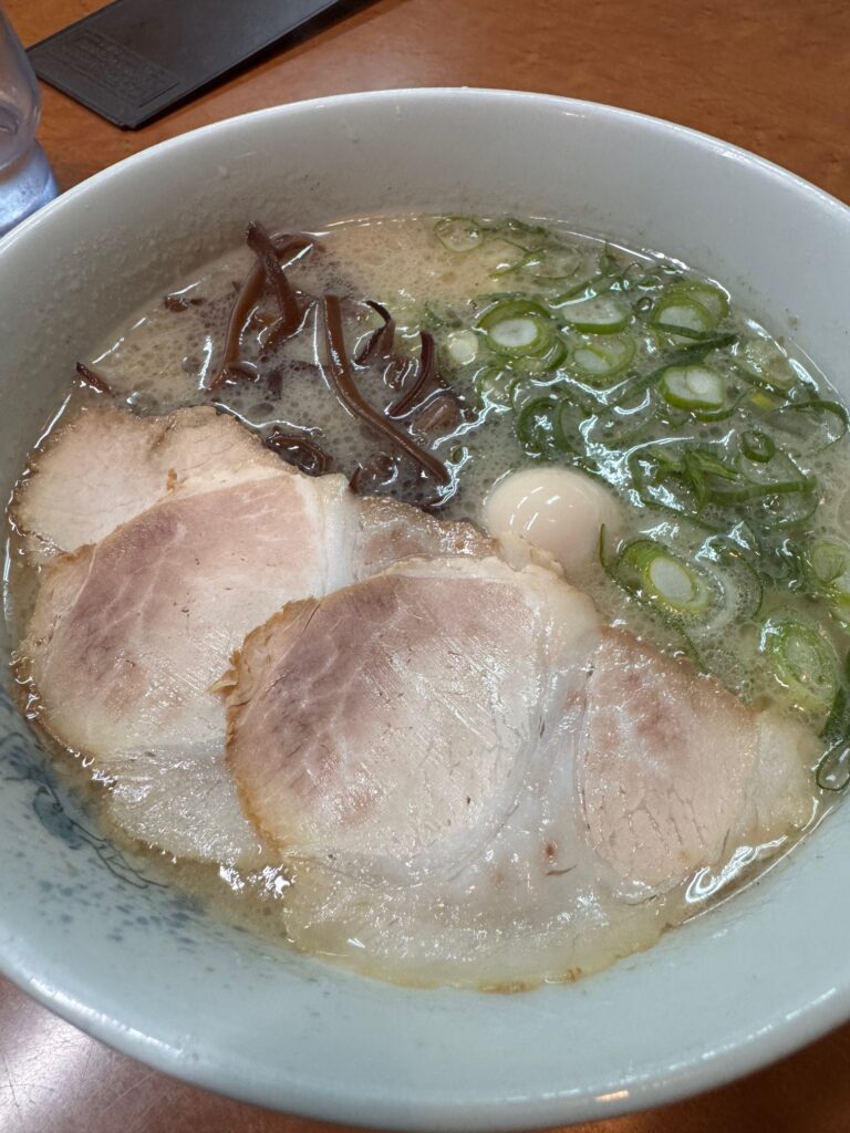 大連らーめんのラーメン全体