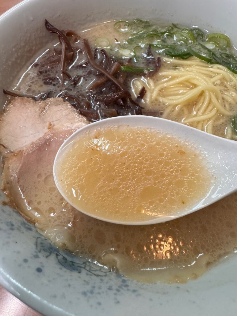 佐賀市大連らーめんの豚骨ラーメンスープ