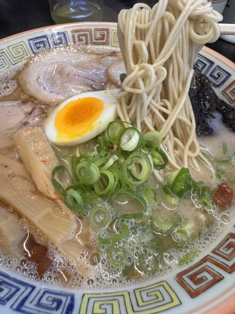 大砲ラーメン吉野ヶ里店の昔ラーメンの麺