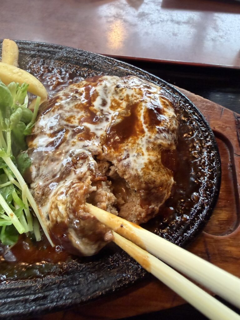 サンデーの絶品チーズハンバーグ