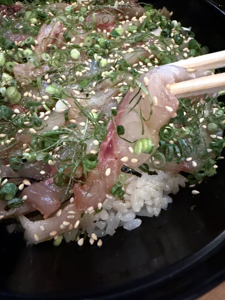 大分県大分市にある与一のりゅうきゅう丼
