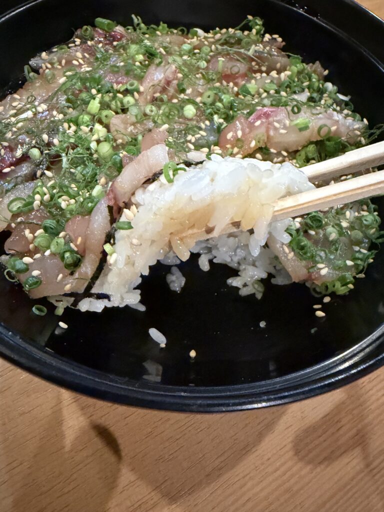大分県大分市にある与一のりゅうきゅう丼