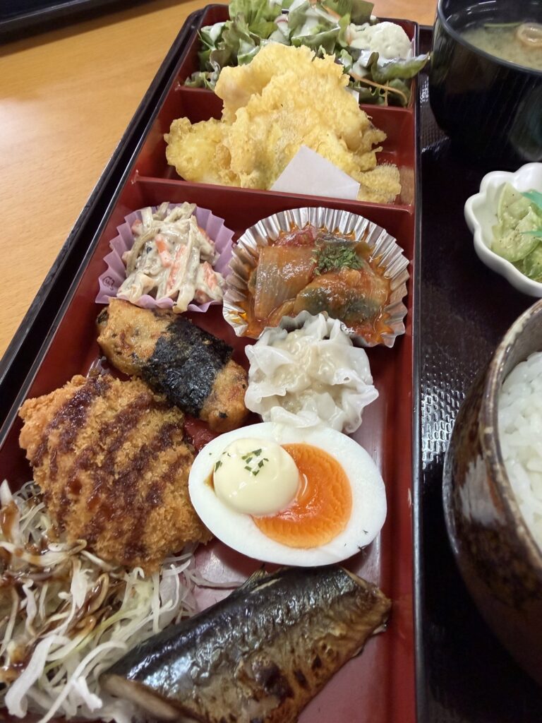 佐賀市東与賀町にあるひびの食堂の本日の定食