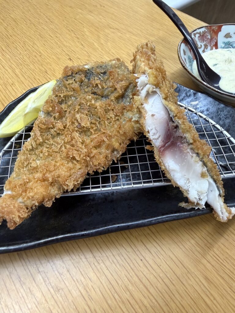 しげのや食堂の人生最高のアジフラ
