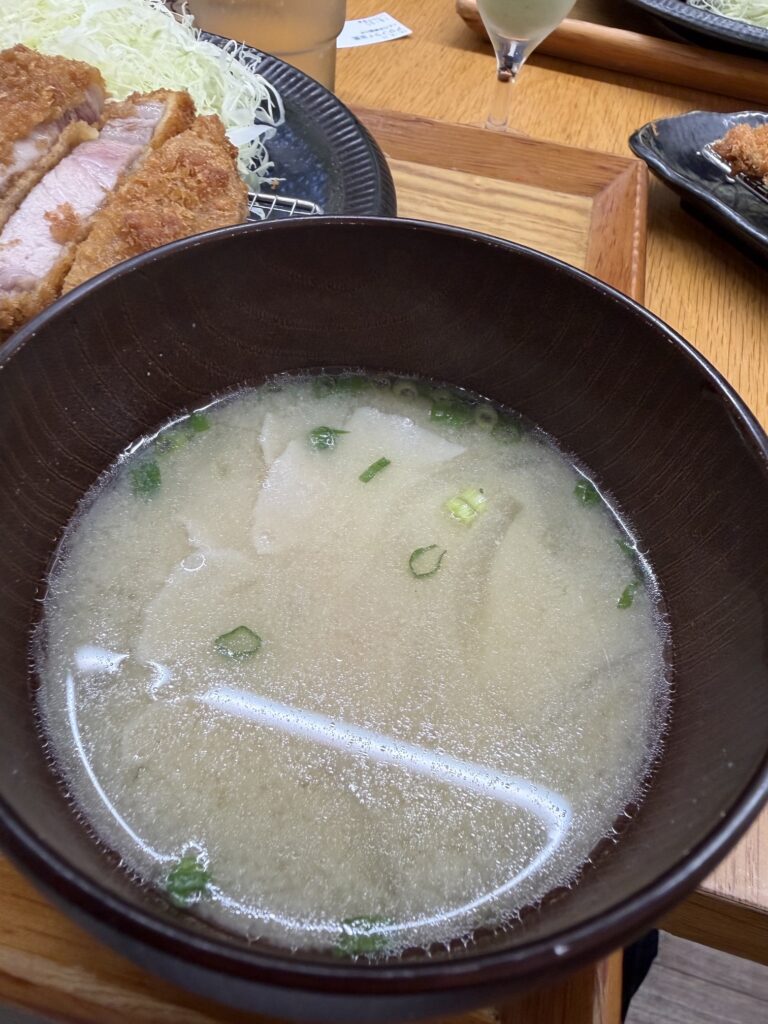 しげのや食堂の豚汁