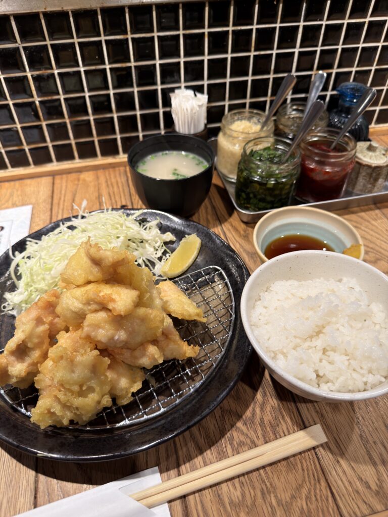 都ハンバーグの大分名物メガ盛りとり天。