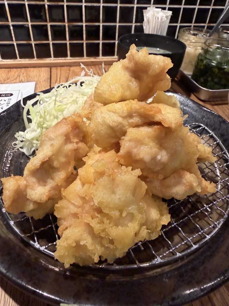 都ハンバーグの大分名物メガ盛りとり天。