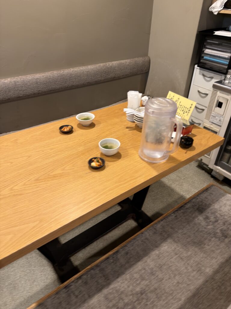 博多炊き餃子池ぽんの店内