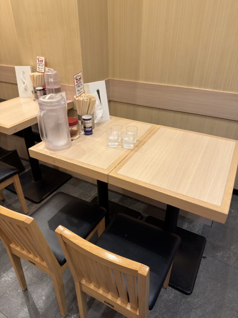 中華そば専門田中そば店武蔵境の店内