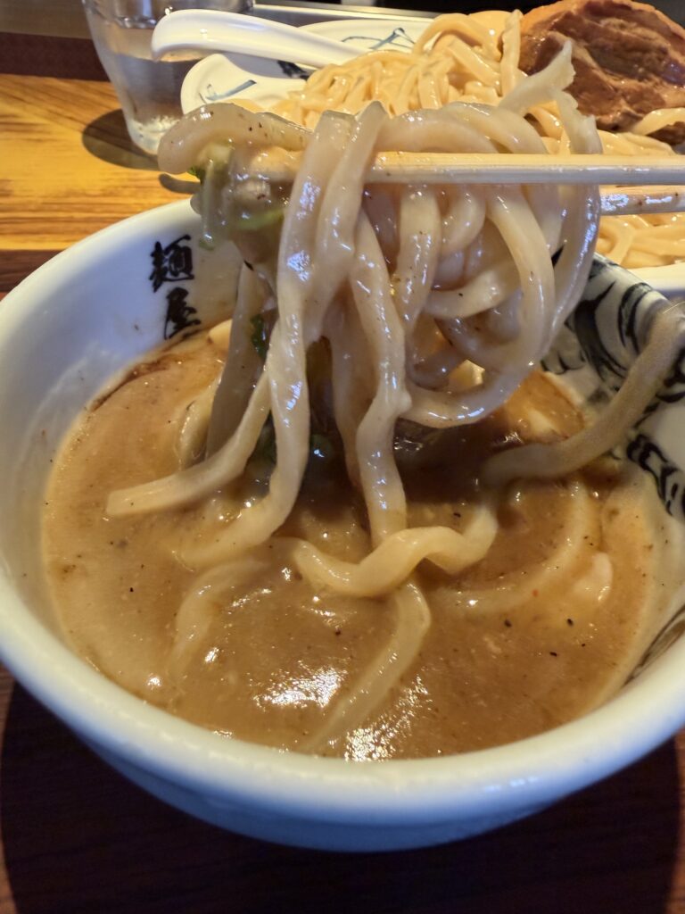麺屋武蔵 虎洞の濃厚つけ麺の麺